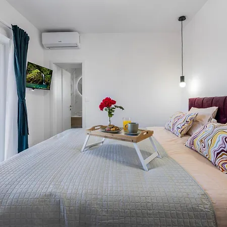 Awesome In With Kitchen Holiday home