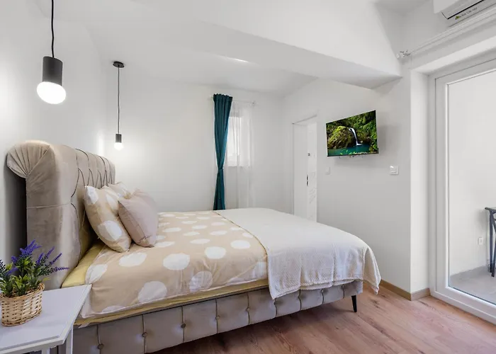 Dom wakacyjny Awesome In With Kitchen Pirovac