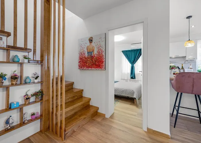 Awesome In With Kitchen בית נופש