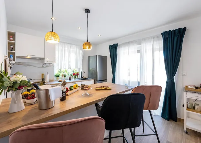 Awesome In With Kitchen *